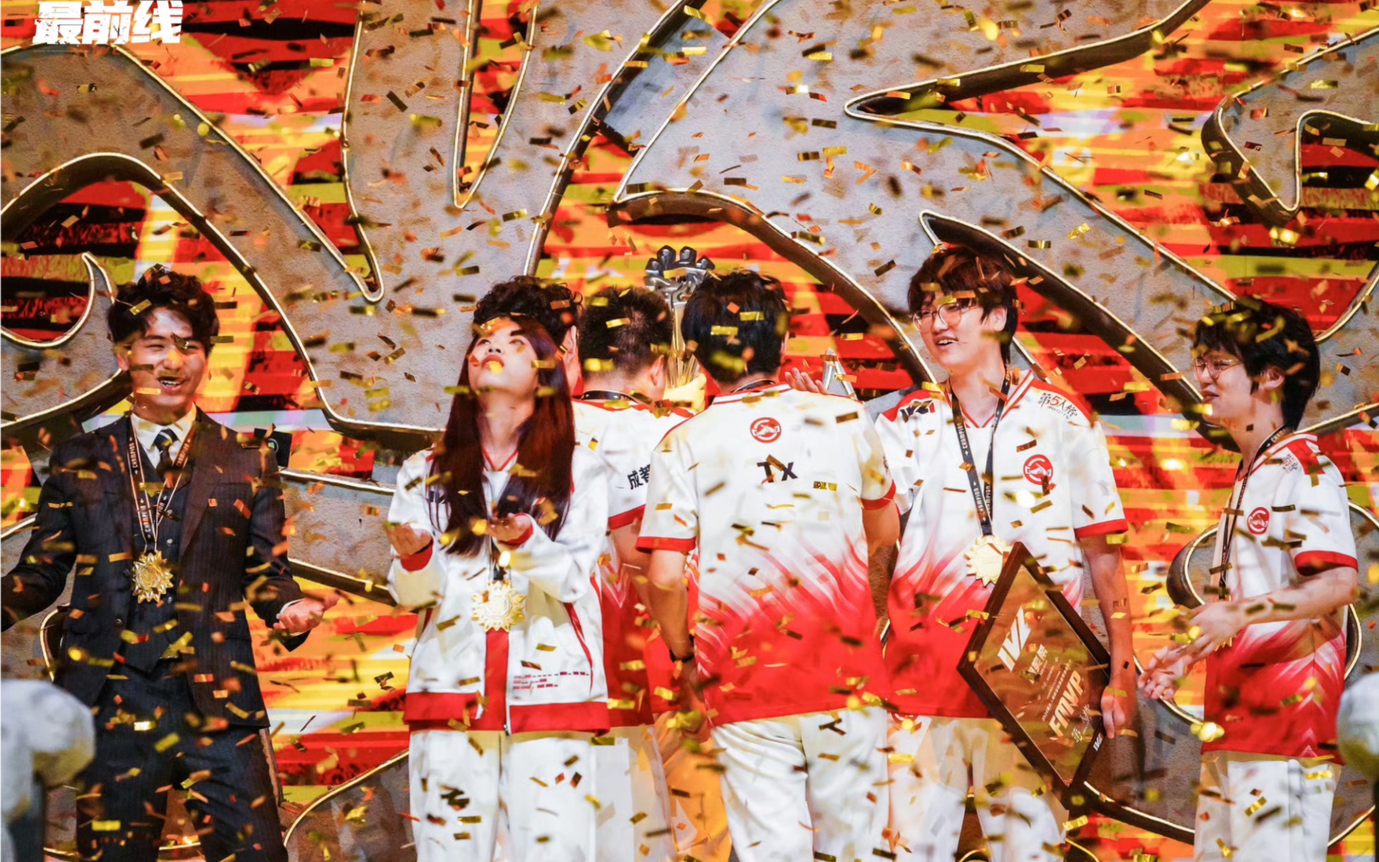 BRO轻取G2,CoreJJ打出惊人五杀激烈交锋成都决赛之夜,引爆全场热议的简单介绍 BRO轻取G2,CoreJJ打出惊人五杀激烈交锋成都决赛之夜,引爆全场热议的简单介绍