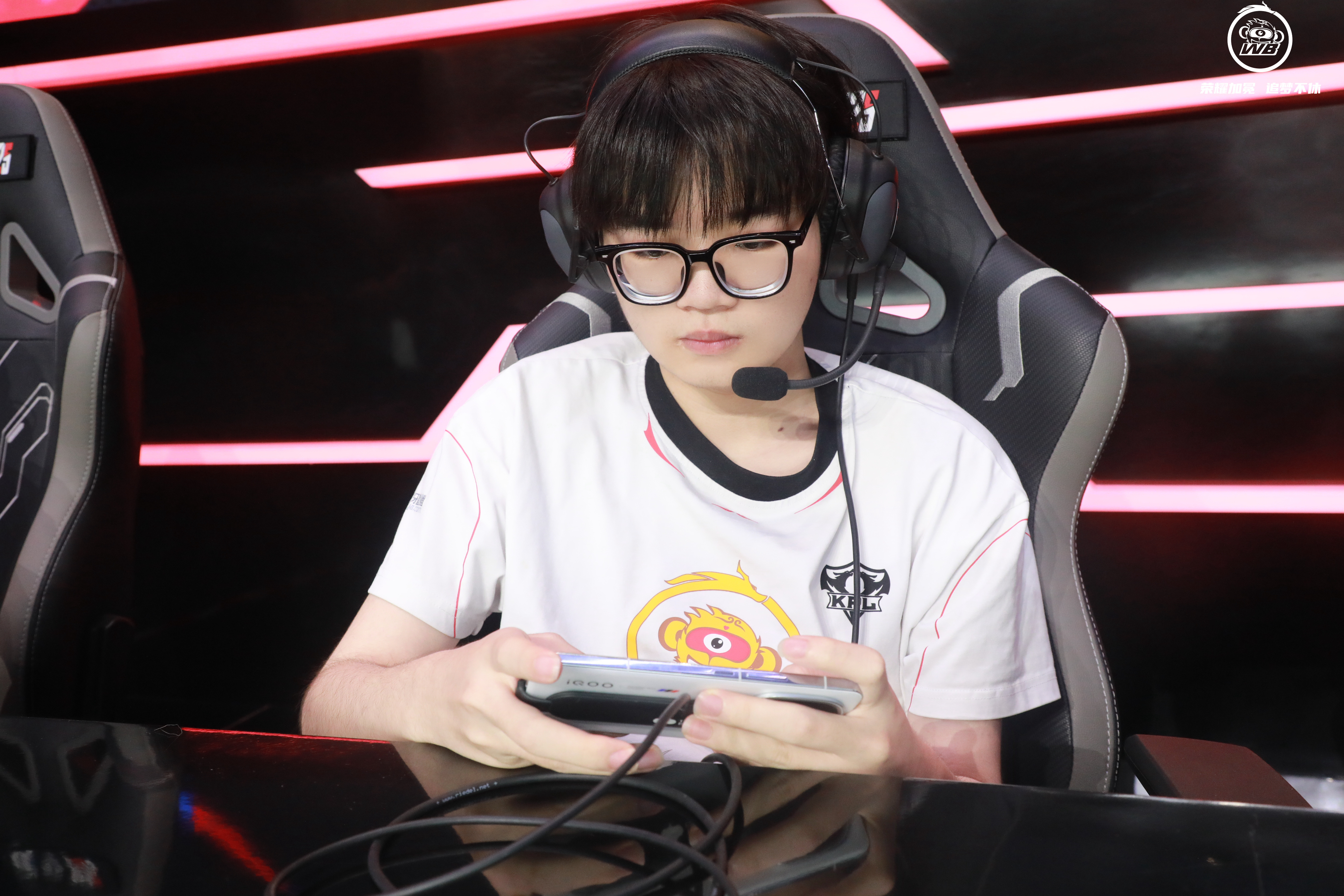 WBG碾压FLY,Oner打出惊人五杀顶尖较量八强赛,引爆全场热议 WBG碾压FLY,Oner打出惊人五杀顶尖较量八强赛,引爆全场热议